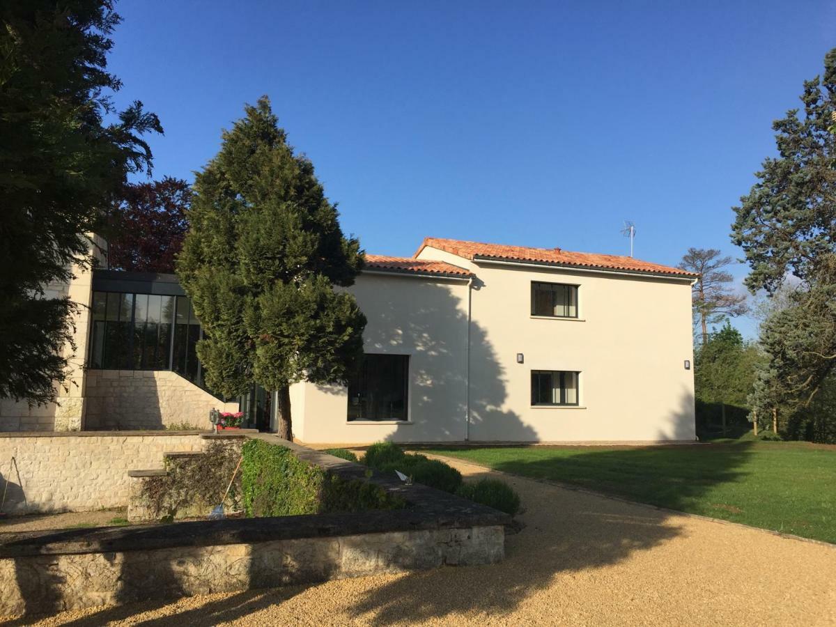 L Esprit Du Clain Chambres D Hotes Bandb De Standing Proches Du Futuroscope Golf Et Lac De St Cyr Naintre ภายนอก รูปภาพ