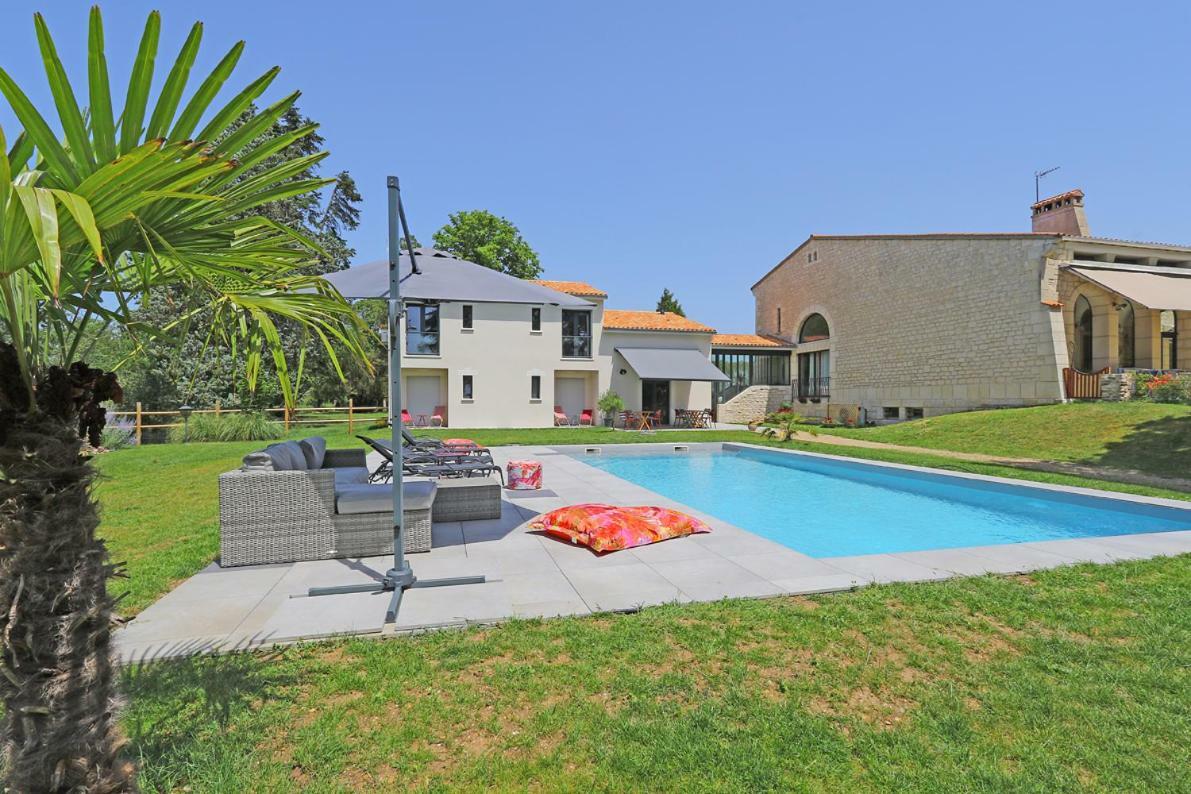 L Esprit Du Clain Chambres D Hotes Bandb De Standing Proches Du Futuroscope Golf Et Lac De St Cyr Naintre ภายนอก รูปภาพ